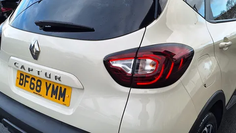 BF68YMM Renault Captur 1.5 dCi 90 Iconic 5dr EDC Thumbnail #12