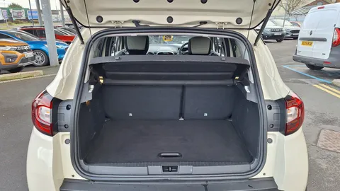 BF68YMM Renault Captur 1.5 dCi 90 Iconic 5dr EDC Thumbnail #15