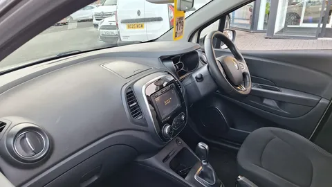 BF68YMM Renault Captur 1.5 dCi 90 Iconic 5dr EDC Thumbnail #21