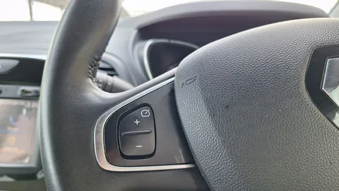 BF68YMM Renault Captur 1.5 dCi 90 Iconic 5dr EDC Thumbnail #23