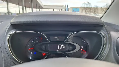 BF68YMM Renault Captur 1.5 dCi 90 Iconic 5dr EDC Thumbnail #24