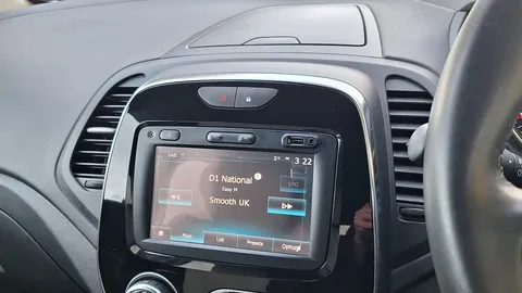 BF68YMM Renault Captur 1.5 dCi 90 Iconic 5dr EDC Thumbnail #27