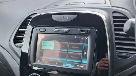 BF68YMM Renault Captur 1.5 dCi 90 Iconic 5dr EDC Thumbnail #29