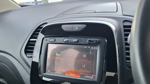 BF68YMM Renault Captur 1.5 dCi 90 Iconic 5dr EDC Thumbnail #31