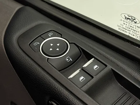 YR23JFE Ford Tourneo Custom 2.0 EcoBlue 130ps L/R 8 Seater Titanium Auto Thumbnail #19