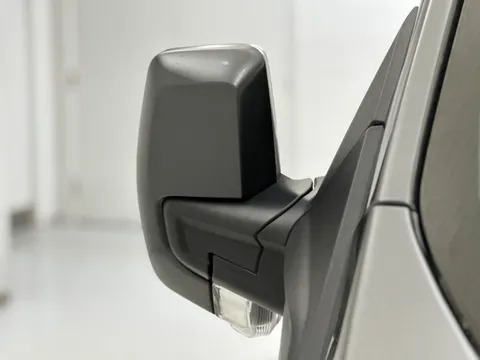 YR23JFE Ford Tourneo Custom 2.0 EcoBlue 130ps L/R 8 Seater Titanium Auto Thumbnail #32