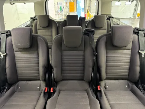 LG72YNK Ford Tourneo Custom 2.0 EcoBlue Hybrid 130ps L/R 8 Seater Titanium Thumbnail #16