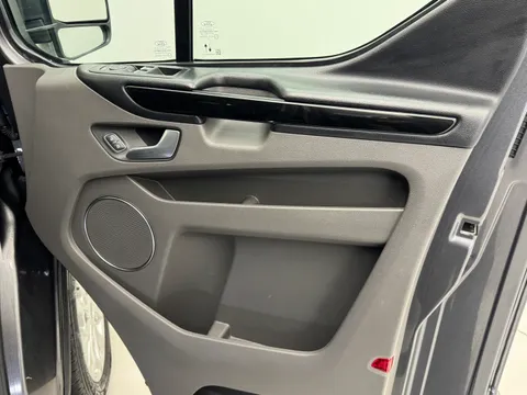 LG72YNK Ford Tourneo Custom 2.0 EcoBlue Hybrid 130ps L/R 8 Seater Titanium Thumbnail #17