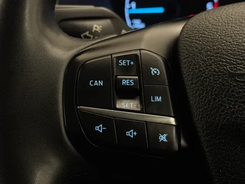 LG72YNK Ford Tourneo Custom 2.0 EcoBlue Hybrid 130ps L/R 8 Seater Titanium Thumbnail #20