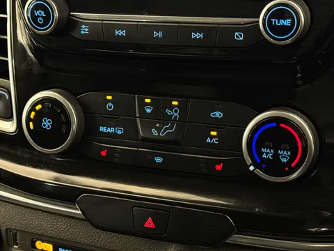 LG72YNK Ford Tourneo Custom 2.0 EcoBlue Hybrid 130ps L/R 8 Seater Titanium Thumbnail #26