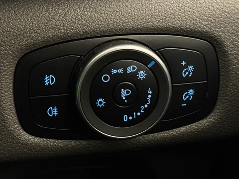 LG72YNK Ford Tourneo Custom 2.0 EcoBlue Hybrid 130ps L/R 8 Seater Titanium Thumbnail #28