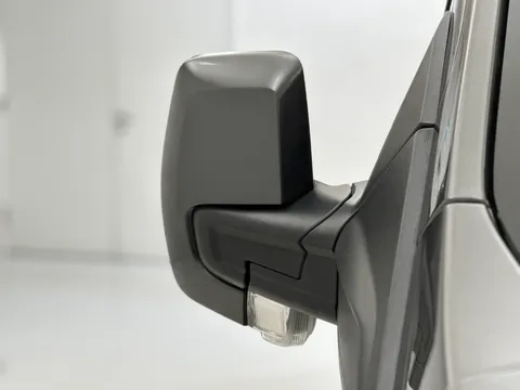 LG72YNK Ford Tourneo Custom 2.0 EcoBlue Hybrid 130ps L/R 8 Seater Titanium Thumbnail #29