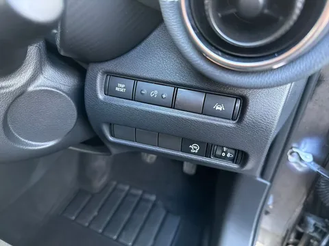 DG22FGN Nissan Juke 1.0 DiG-T 114 N-Connecta 5dr Thumbnail #23