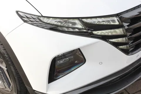 EK71SBV Hyundai Tucson 1.6 TGDi Hybrid 230 Premium 5dr 2WD Auto Thumbnail #4