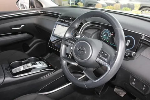 EK71SBV Hyundai Tucson 1.6 TGDi Hybrid 230 Premium 5dr 2WD Auto Thumbnail #16