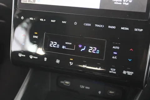 EK71SBV Hyundai Tucson 1.6 TGDi Hybrid 230 Premium 5dr 2WD Auto Thumbnail #27