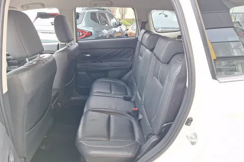 WT18WDF Mitsubishi Outlander 2.2 DI-D 4 5dr Auto Thumbnail #10