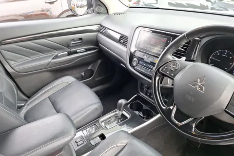 WT18WDF Mitsubishi Outlander 2.2 DI-D 4 5dr Auto Thumbnail #13