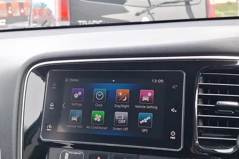 WT18WDF Mitsubishi Outlander 2.2 DI-D 4 5dr Auto Thumbnail #37