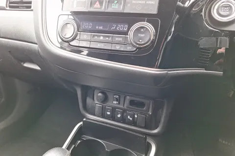 WT18WDF Mitsubishi Outlander 2.2 DI-D 4 5dr Auto Thumbnail #39