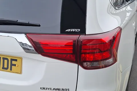 WT18WDF Mitsubishi Outlander 2.2 DI-D 4 5dr Auto Thumbnail #18