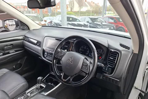 WT18WDF Mitsubishi Outlander 2.2 DI-D 4 5dr Auto Thumbnail #30