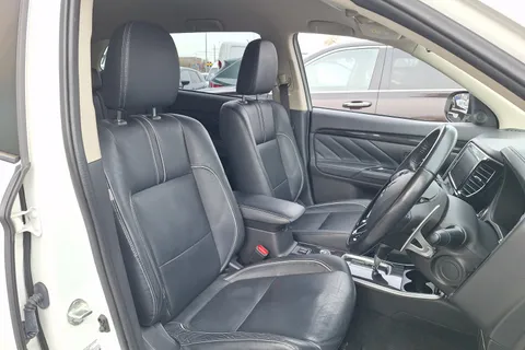 WT18WDF Mitsubishi Outlander 2.2 DI-D 4 5dr Auto Thumbnail #33