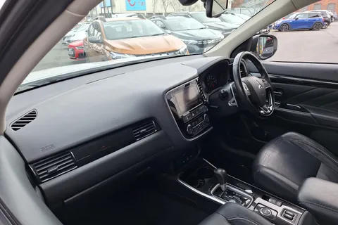 WT18WDF Mitsubishi Outlander 2.2 DI-D 4 5dr Auto Thumbnail #29