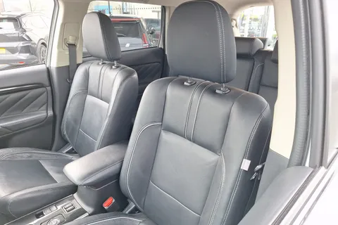 WT18WDF Mitsubishi Outlander 2.2 DI-D 4 5dr Auto Thumbnail #28