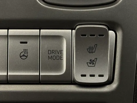 15 of 36 for Hyundai Kona 150kW Premium SE 64kWh 5dr Auto