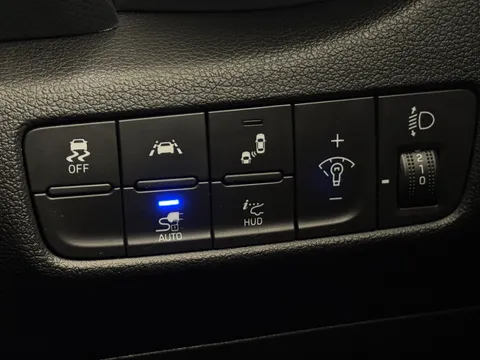 17 of 36 for Hyundai Kona 150kW Premium SE 64kWh 5dr Auto