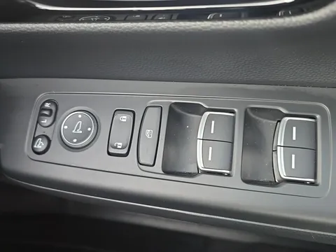 DK75RXV Honda CR-V 2.0 ePHEV Advance Tech 5dr eCVT Thumbnail #17