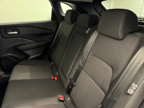 DV72GZN Nissan Qashqai 1.3 DiG-T MH N-Connecta 5dr Thumbnail #13