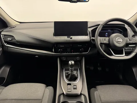 DV72GZN Nissan Qashqai 1.3 DiG-T MH N-Connecta 5dr Thumbnail #3