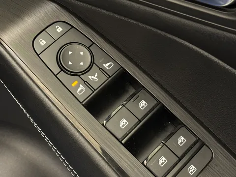 DV72GZN Nissan Qashqai 1.3 DiG-T MH N-Connecta 5dr Thumbnail #22