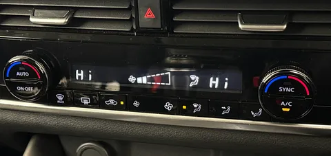 DV72GZN Nissan Qashqai 1.3 DiG-T MH N-Connecta 5dr Thumbnail #29