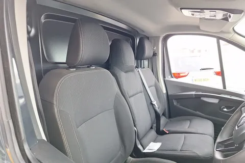 DY73GNU Renault Trafic LL30 Blue dCi 150 Sport+ Van Thumbnail #40