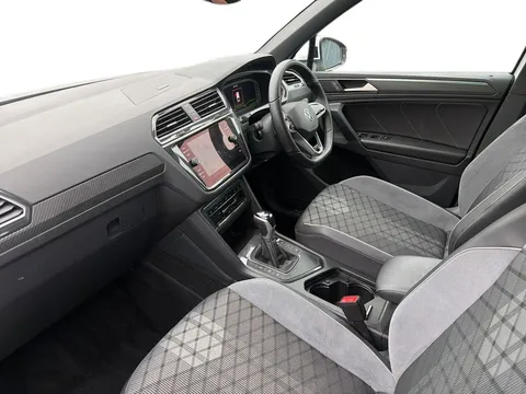 FM23ODN Volkswagen Tiguan 1.5 TSI 150 R-Line 5dr DSG Thumbnail #4
