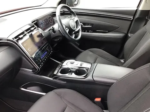 DV71RNA Hyundai Tucson 1.6 TGDi Plug-in Hybrid Premium 5dr 4WD Auto Thumbnail #4