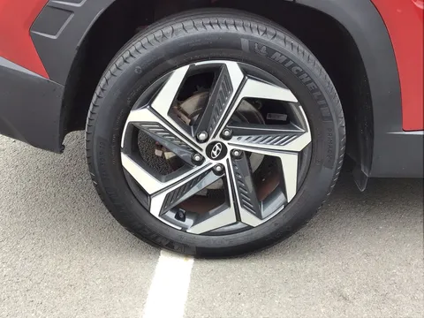 DV71RNA Hyundai Tucson 1.6 TGDi Plug-in Hybrid Premium 5dr 4WD Auto Thumbnail #5