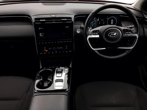 DV71RNA Hyundai Tucson 1.6 TGDi Plug-in Hybrid Premium 5dr 4WD Auto Thumbnail #11