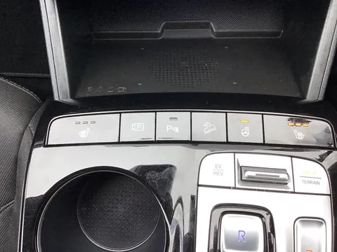 DV71RNA Hyundai Tucson 1.6 TGDi Plug-in Hybrid Premium 5dr 4WD Auto Thumbnail #18