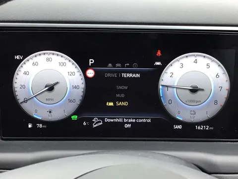 DV71RNA Hyundai Tucson 1.6 TGDi Plug-in Hybrid Premium 5dr 4WD Auto Thumbnail #20