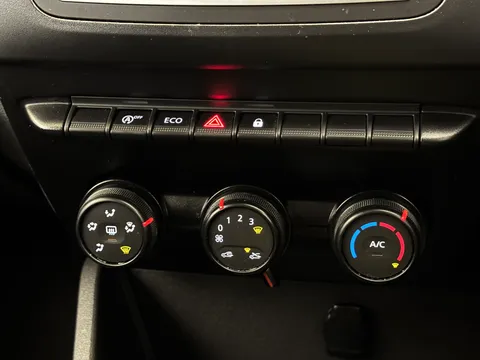 23 of 29 for Dacia Duster 1.0 TCe 100 Bi-Fuel Essential 5dr