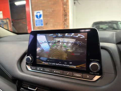 DA22KRO Nissan Qashqai 1.3 DiG-T MH Acenta Premium 5dr Thumbnail #15