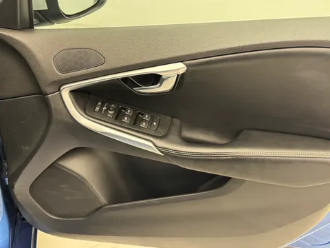 BU67RDY Volvo V40 T2 [122] R DESIGN Nav Plus 5dr Thumbnail #20