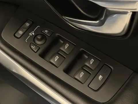 BU67RDY Volvo V40 T2 [122] R DESIGN Nav Plus 5dr Thumbnail #21