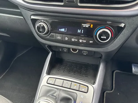 EX25BWE Hyundai i10 1.0 [63] Premium 5dr Auto [Nav] Thumbnail #16