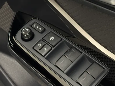 FG22XVN Toyota C-HR 1.8 Hybrid Excel 5dr CVT Thumbnail #16