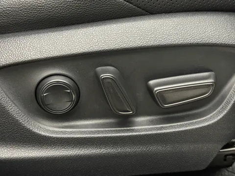 FG22XVN Toyota C-HR 1.8 Hybrid Excel 5dr CVT Thumbnail #17